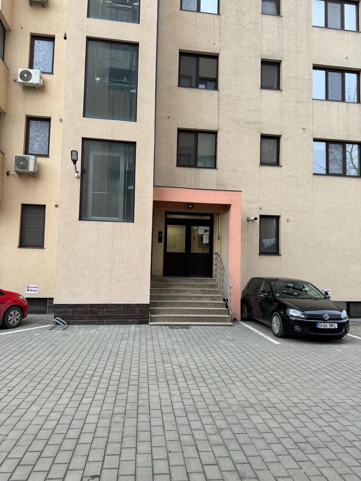 Luxury Young Residence Iasi Exterior photo